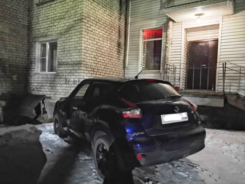 В Вяземском районе полицейские задержали подозреваемого в краже имущества и в неправомерном завладении транспортным средством
